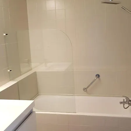: Avec Terrasse, Climatisation Et Garage - Fr-1-252a-34