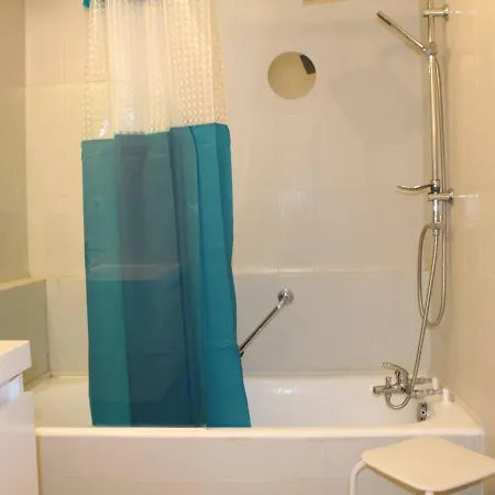 Apartment : Avec Terrasse, Climatisation Et Garage - Fr-1-252a-34 *