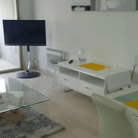 : Avec Terrasse, Climatisation Et Garage - Fr-1-252a-34 Apartment
